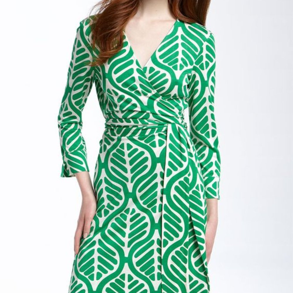 Diane Von Furstenberg DVF New Julian Green Silk Jersey Wrap Dress in Size 14